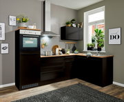 Moderne Küche mit Eckunterschrank in dunklem Design, fotografiert aus einer leicht erhöhten Perspektive, die den gesamten Raum zeigt.
