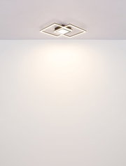 Moderne Deckenleuchte mit geometrischem Design, von unten betrachtet.