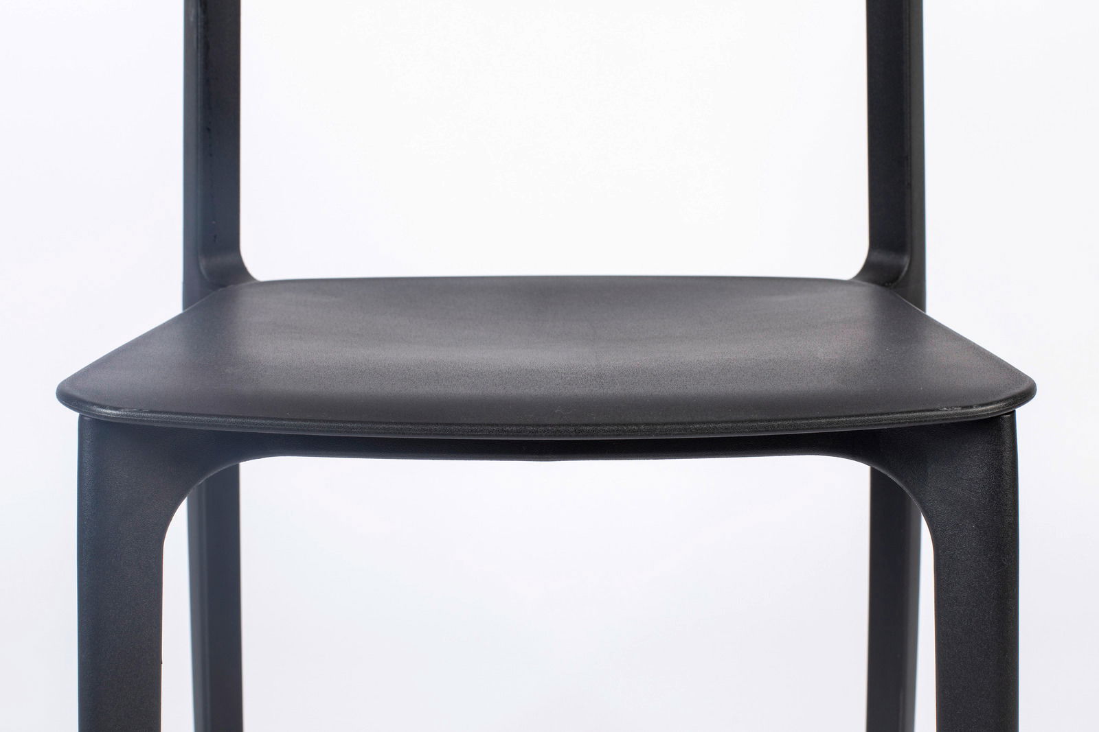 Moderner schwarzer Stuhl CLIVE aus Kunststoff, Vorderansicht