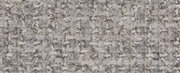 Nahaufnahme von grob gewebtem Polsterstoff in Hellgrau/Beige mit strukturierter Bouclé-Optik und dezentem Glanz, frontale Draufsicht