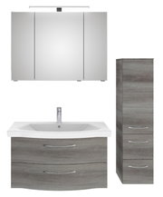 Badezimmermöbel-Set bestehend aus einem Spiegelschrank, einem Waschbeckenunterschrank und einem hohen Schrank in Holzoptik, Frontalansicht