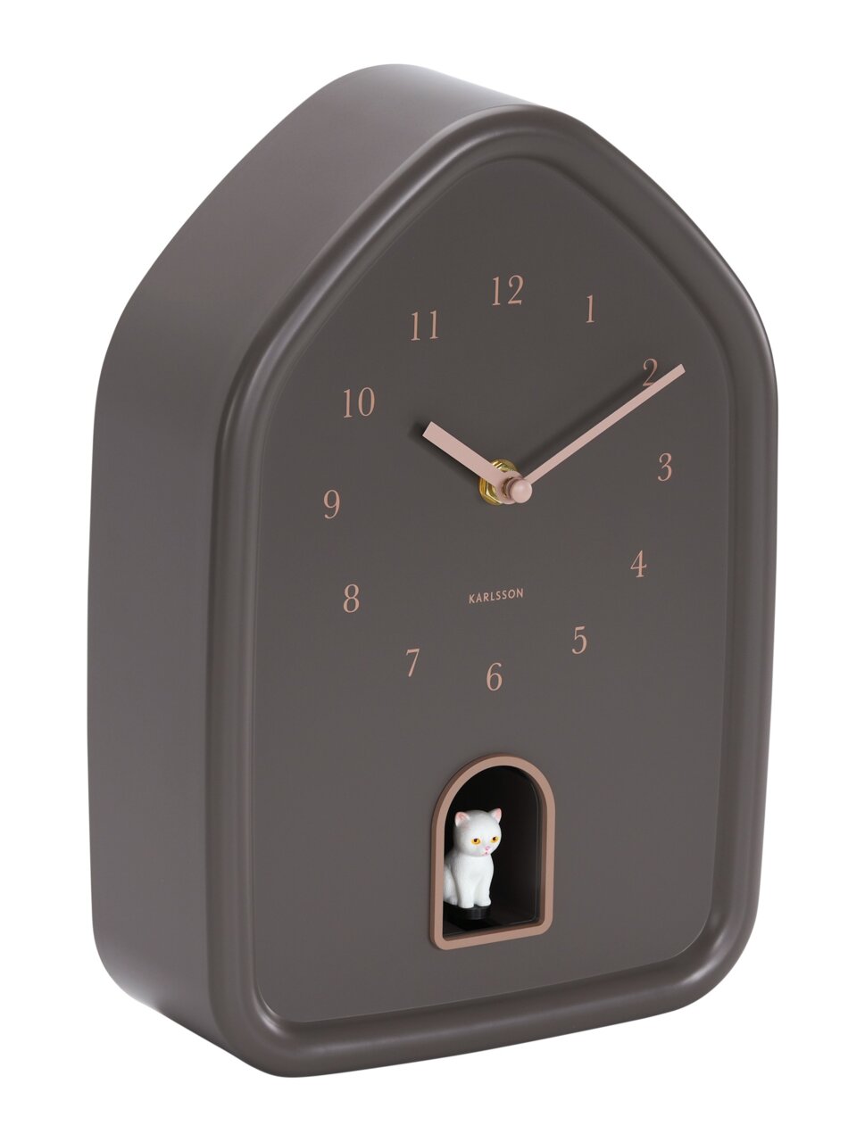 Moderne Wanduhr in Hausform mit braunem Gehäuse und roségoldenen Zeigern, seitliche Perspektive, mit einer kleinen weißen Katzenfigur in einer Öffnung unten.
