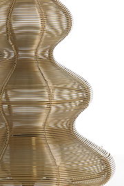 Nahaufnahme einer Tischleuchte mit einem eleganten, geschwungenen Design aus goldfarbenen Metallstreben.