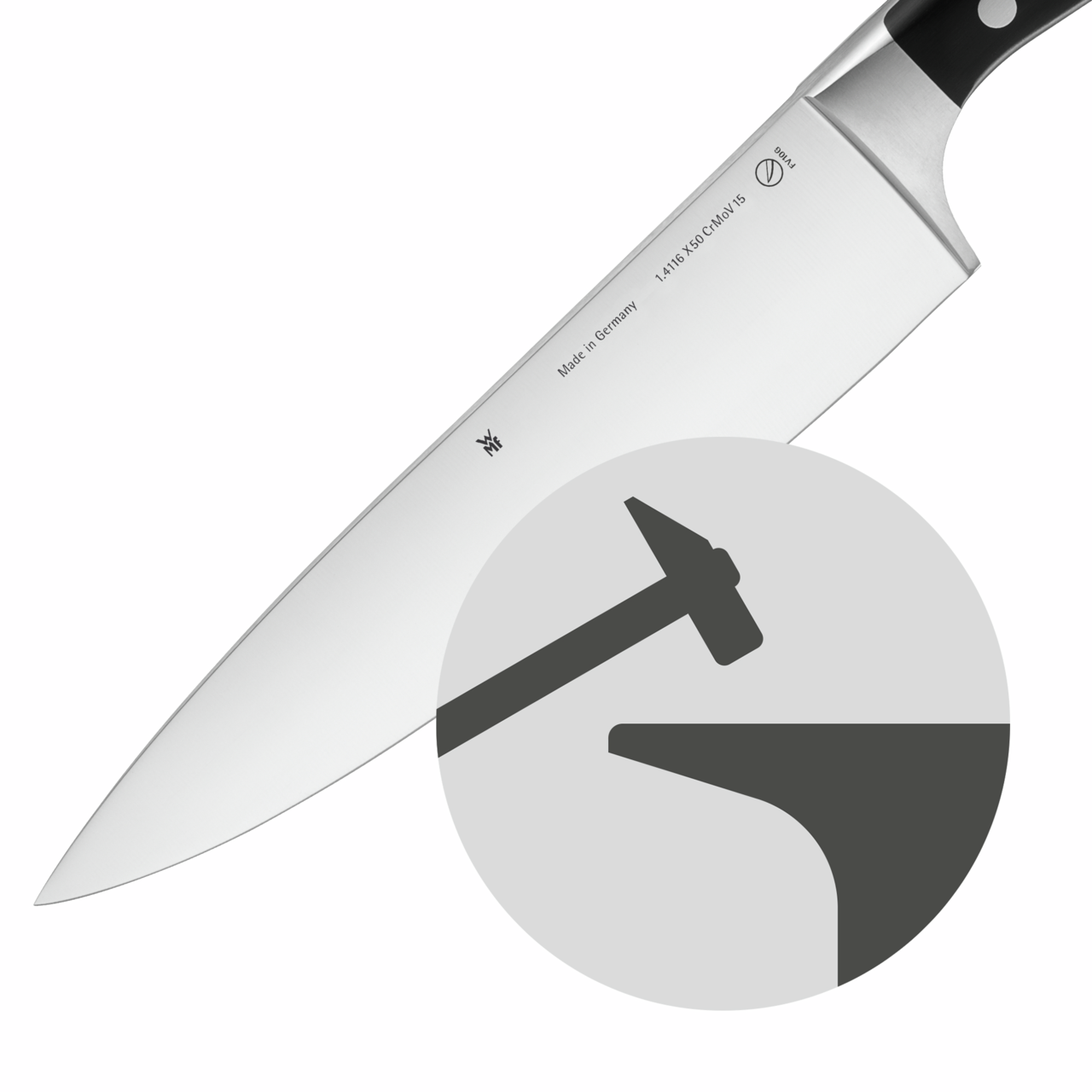 Nahaufnahme eines hochwertigen Küchenmessers mit der Aufschrift 'Made in Germany' und einem Symbol für Härte und Präzision.