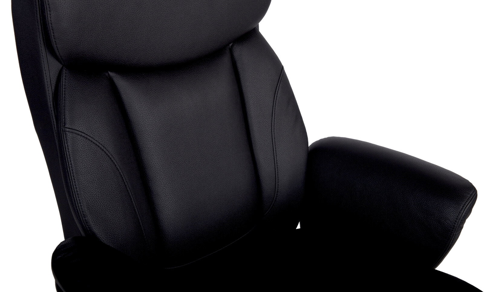 Nahaufnahme eines schwarzen Chefsessels aus Leder mit gepolsterten Armlehnen und ergonomischer Rückenlehne, seitliche Perspektive
