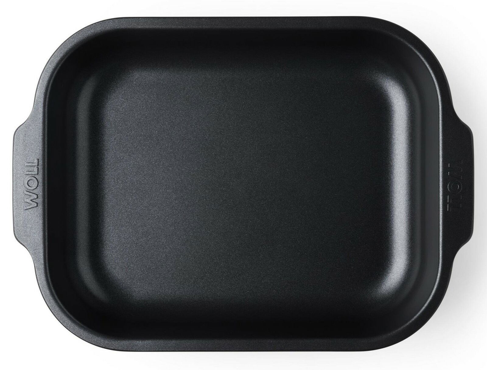 Vogelperspektive auf eine schwarze Bratreine mit den Maßen 30,5 x 24,1 x 6,5 cm, mit seitlichen Griffen und der Aufschrift 'WOLL'.