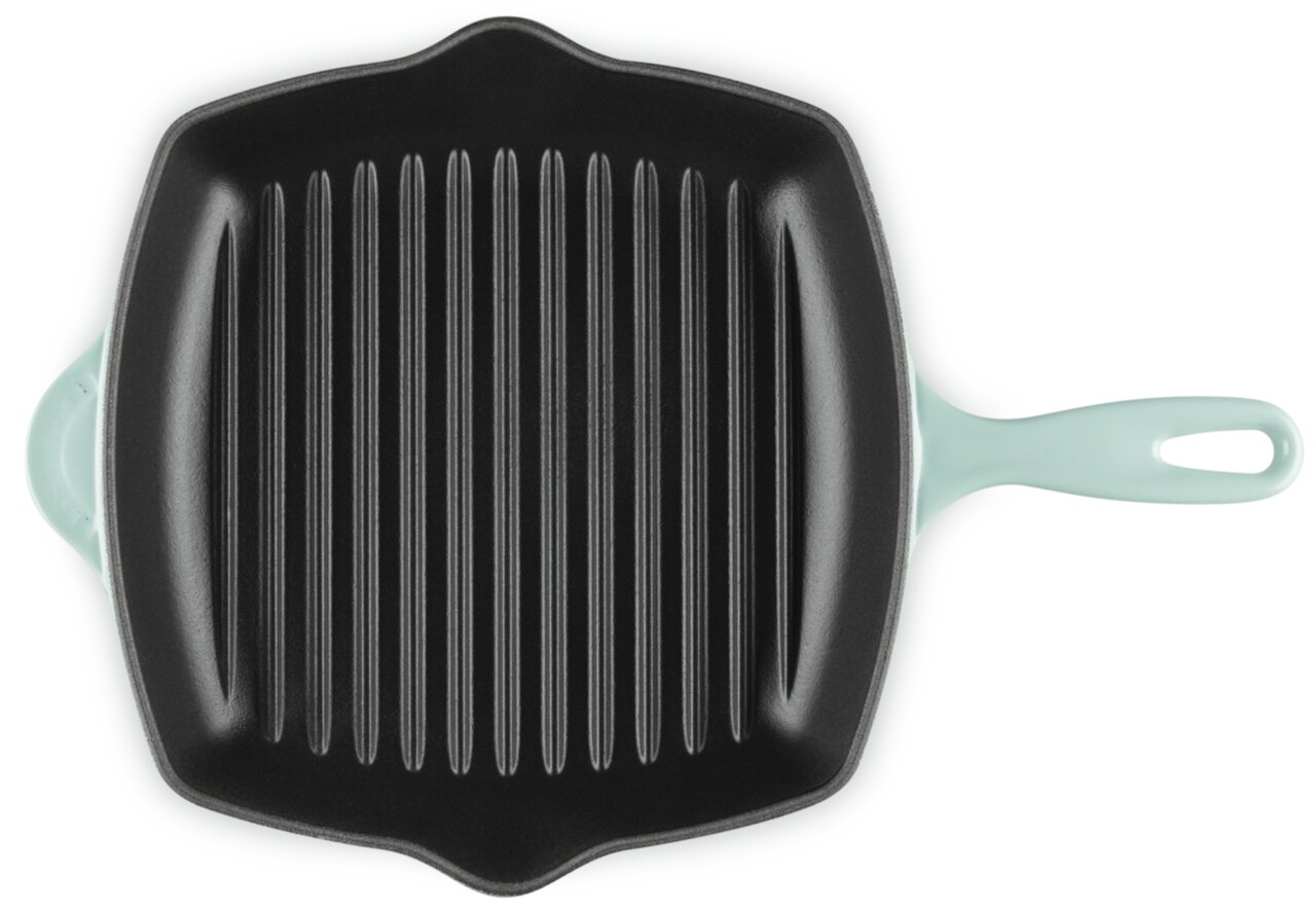 LE CREUSET Grillpfanne 26cm SAGE Quadratische Grillpfanne mit geriffelter schwarzer Bratfläche und hellmintfarbenem Griff, Draufsicht von oben