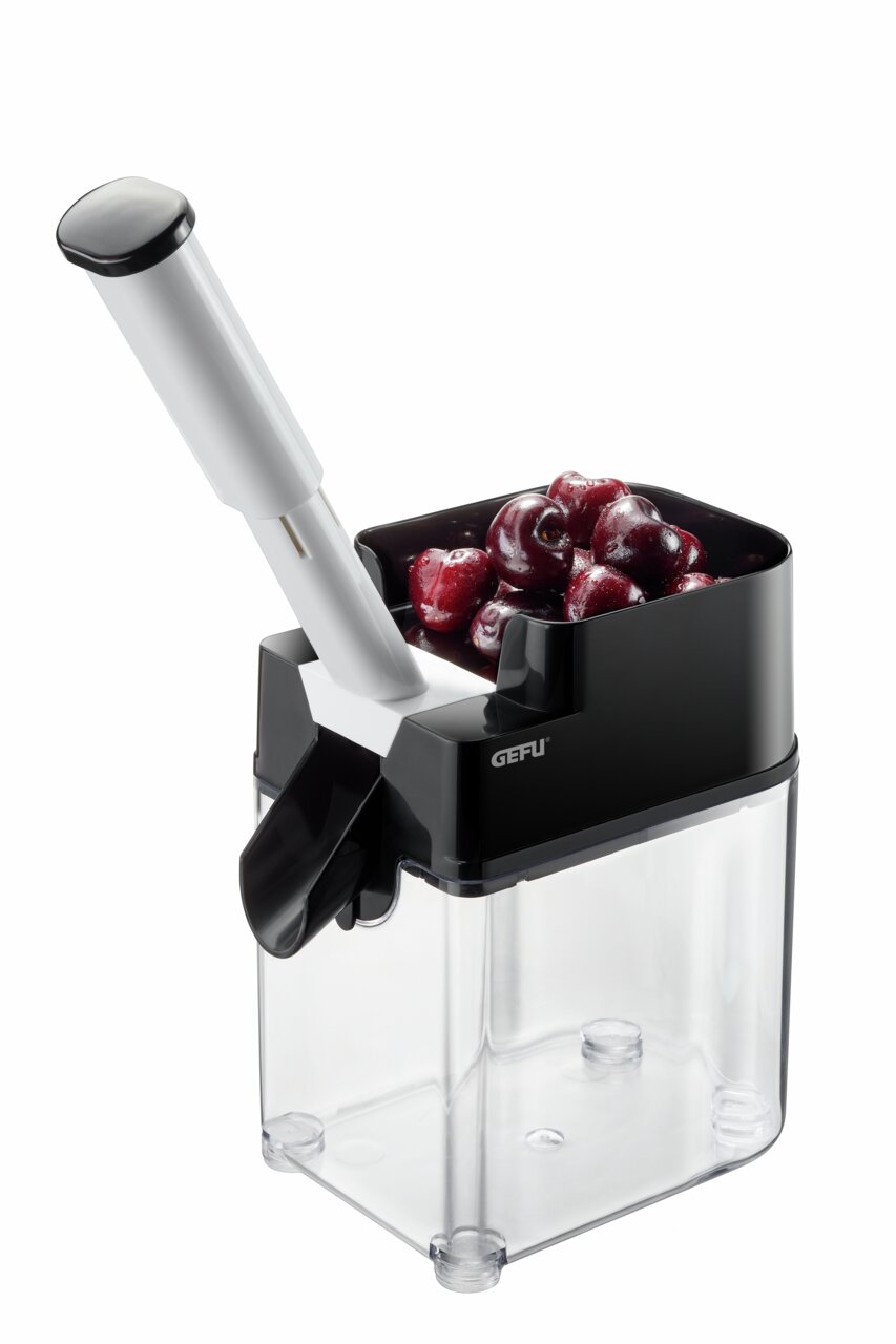 Kirschentkerner mit gefülltem Behälter, seitliche Perspektive