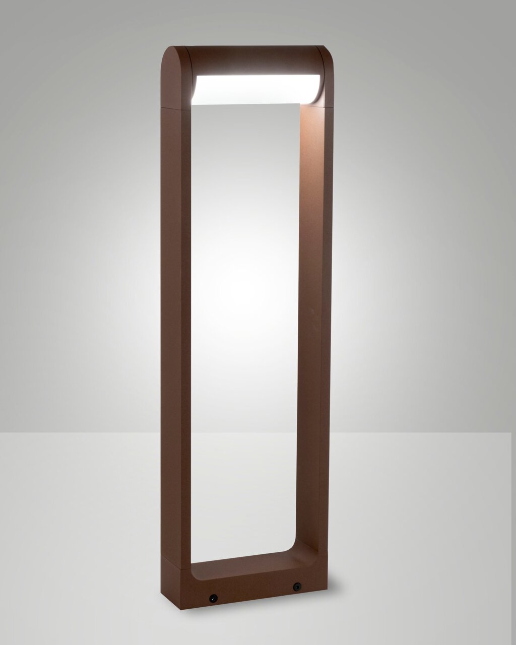 Moderne LED-Pollerleuchte in rechteckiger Form, braune Farbe, seitliche Perspektive