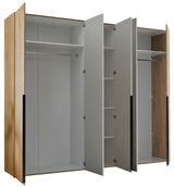 Moderner Kleiderschrank mit offenen Türen, zeigt Innenfächer und Kleiderstangen, Perspektive von vorne.