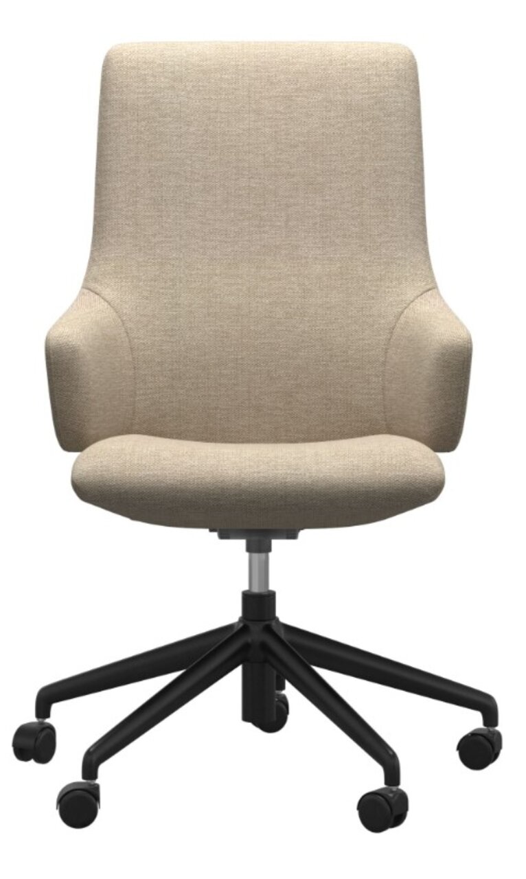 Beiger Home Office Sessel mit Armlehnen und schwarzem Drehfuß, Frontalansicht