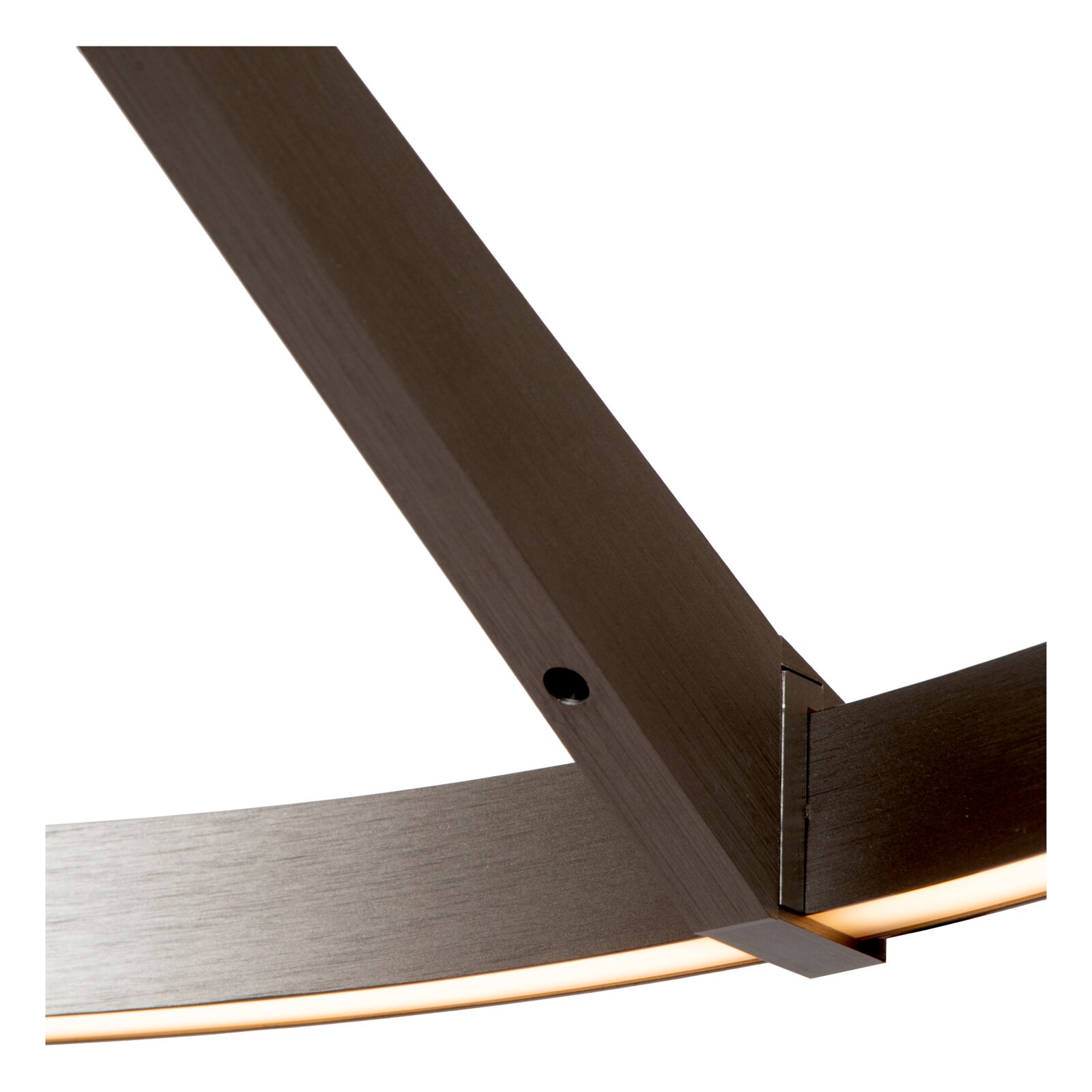 Detailaufnahme einer modernen Deckenleuchte mit gebürstetem, dunkelbraunem Metallrahmen und warmweißem LED-Lichtband, schräg von unten fotografiert