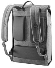 Rückansicht eines grauen Rucksacks mit gepolsterten Schultergurten und atmungsaktiven Mesh-Einsätzen.