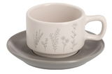 Espresso-Tasse mit Untertasse, verziert mit zarten Pflanzenmotiven, seitliche Perspektive