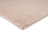 Beige Hochflorteppich Soft Dream, Nahaufnahme aus seitlicher Perspektive