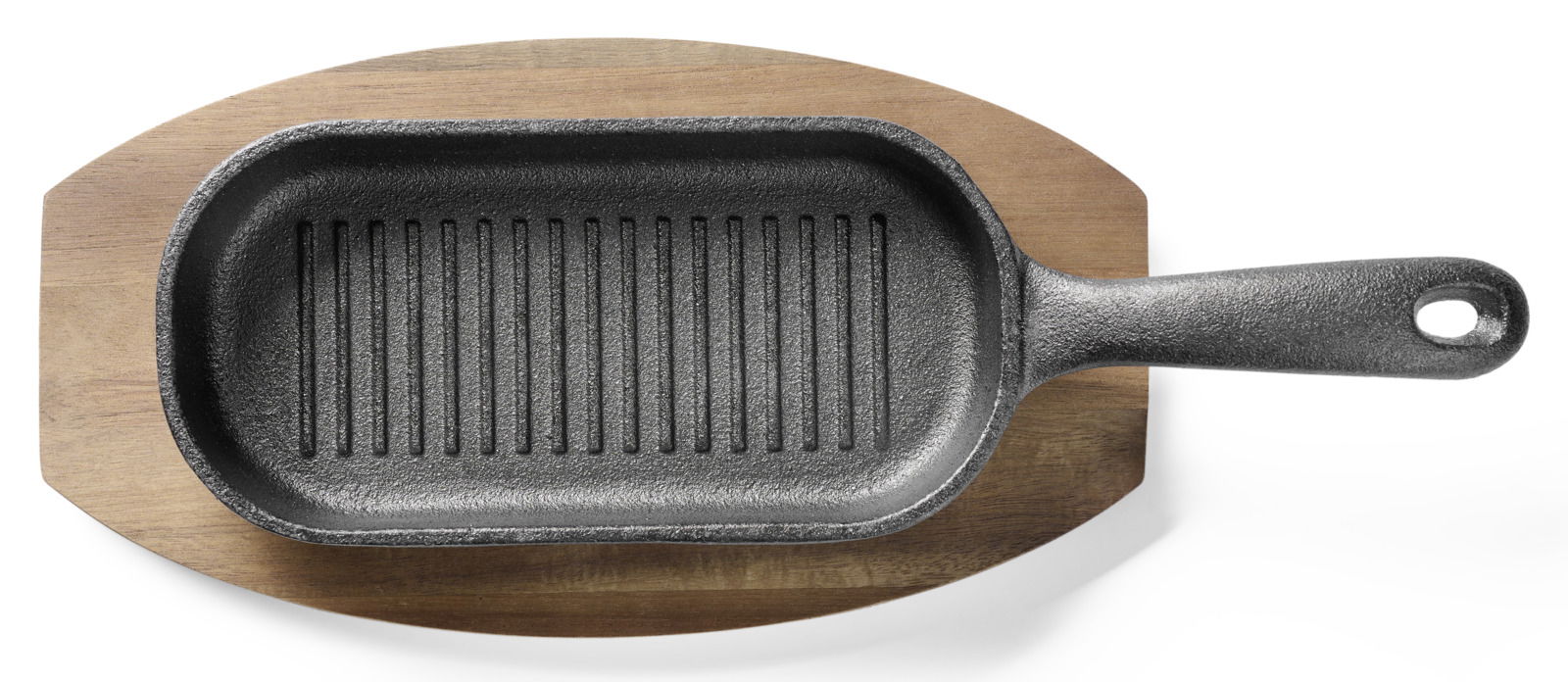 Grillpfanne mit Griff auf einem Holzbrett, Draufsicht
