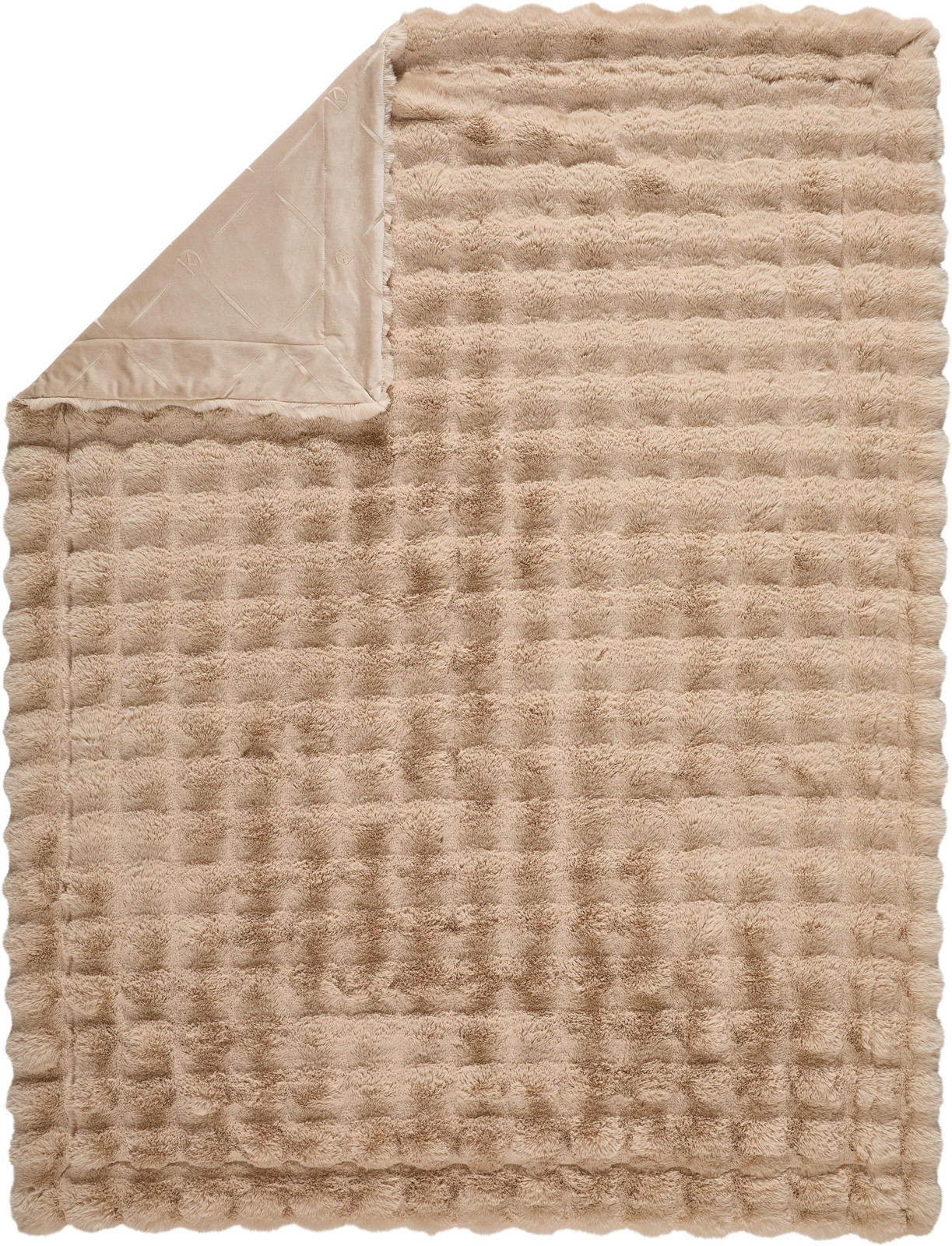 Beige Felldecke in Draufsicht mit umgeschlagener Ecke, die die Rückseite zeigt.