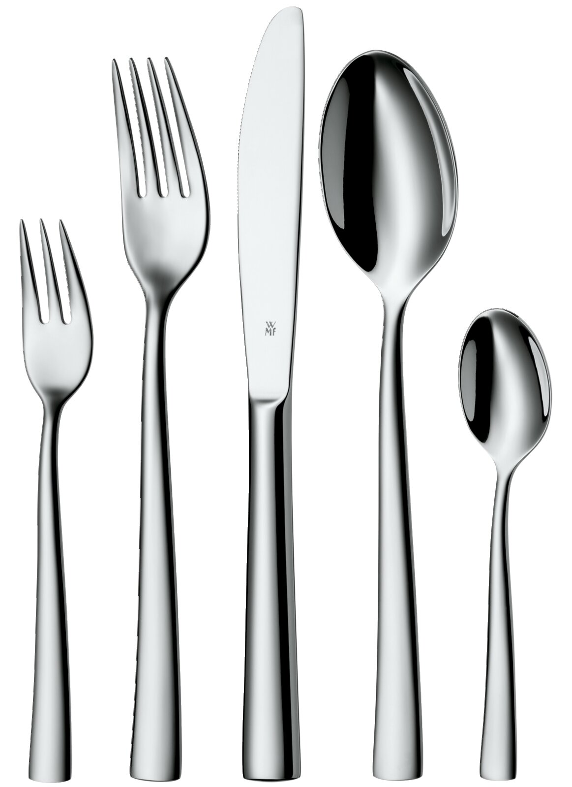 Poliertes Edelstahl-Besteckset von WMF mit Kuchengabel, Gabel, Messer, Löffel und Teelöffel, freigestellt auf weißem Hintergrund, Frontalansicht