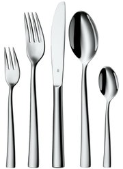 Poliertes Edelstahl-Besteckset von WMF mit Kuchengabel, Gabel, Messer, Löffel und Teelöffel, freigestellt auf weißem Hintergrund, Frontalansicht