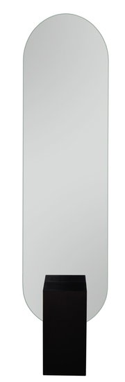 Standspiegel mit abgerundeten Ecken, 45x180cm, auf einem schwarzen Sockel stehend, Frontalansicht