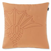 Zierkissenhülle in Orange mit gesticktem geometrischem Muster, Vorderansicht