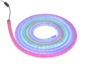 Schräg von oben gezeigtes, spiralförmig aufgewickeltes LED-Lichtseil mit geflochtener Hülle, mehrfarbigem RGB-Leuchteffekt und kabelgebundenem Schalter