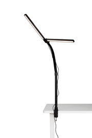 LED-Klemmleuchte in seitlicher Perspektive, befestigt an einem Tisch, mit flexiblem Arm und schlankem Design