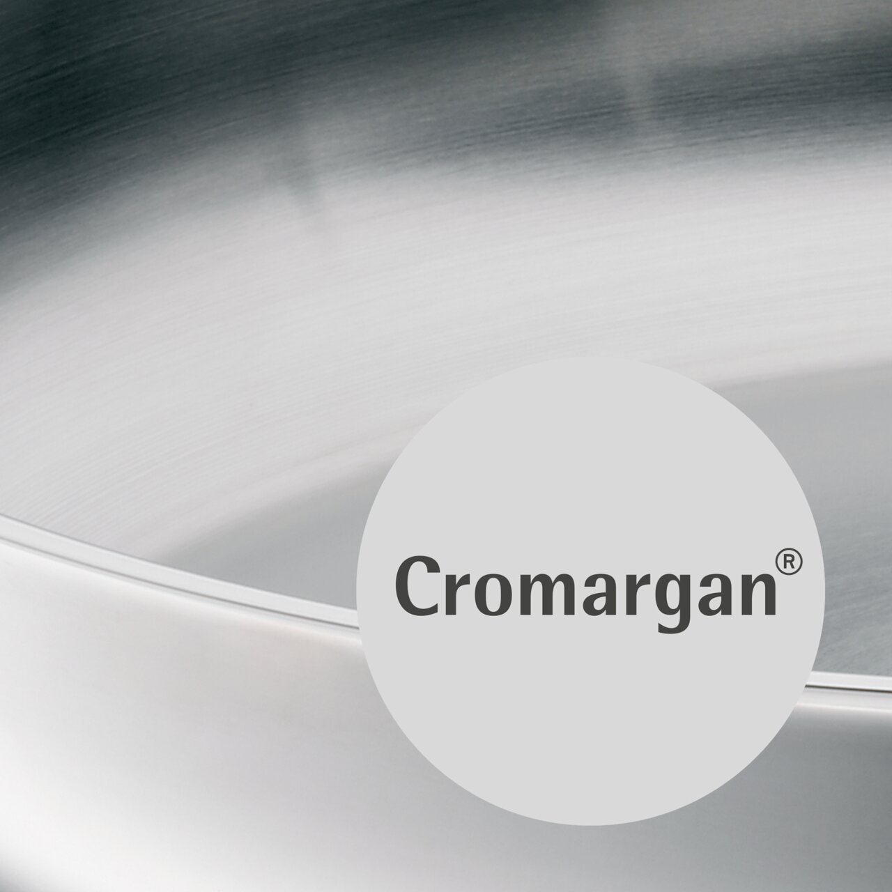 Nahaufnahme eines Woksets aus Cromargan Edelstahl, seitliche Perspektive