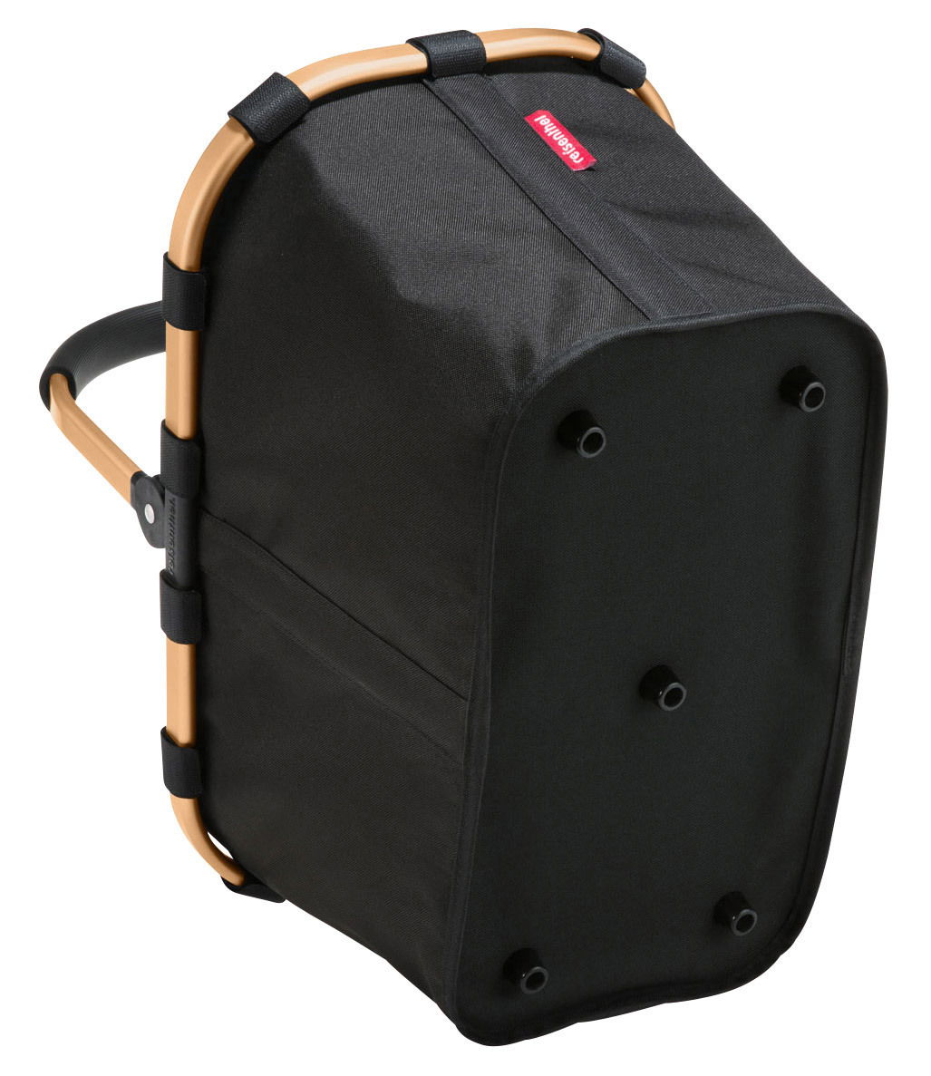 Schwarzer Einkaufskorb mit goldfarbenem Rahmen, von unten seitlich betrachtet.