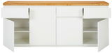 Frontansicht eines weißen XL-Sideboards mit Holzplatte, offenen Schubladen und Türen.