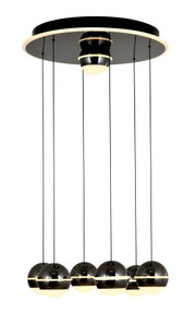 Moderne LED-hanglamp met vijf bolvormige lampenkappen, hangend aan een ronde plafondplaat, zijaanzicht
