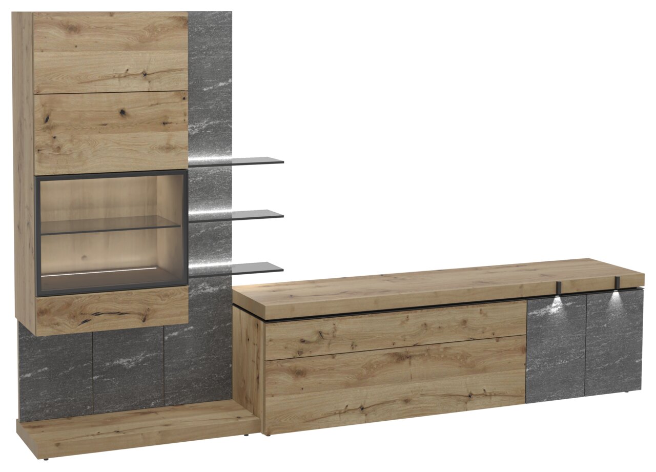 Wohnwand Voglauer V-ROCK in Holzoptik mit grauen Akzenten, bestehend aus einem hohen Schrank mit Glaselementen und Regalen sowie einem langen Sideboard. Perspektive: Frontalansicht.
