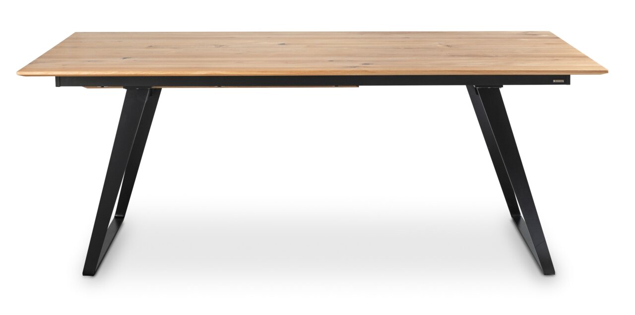 Moderne eettafel met houten blad en zwarte metalen poten, zijaanzicht