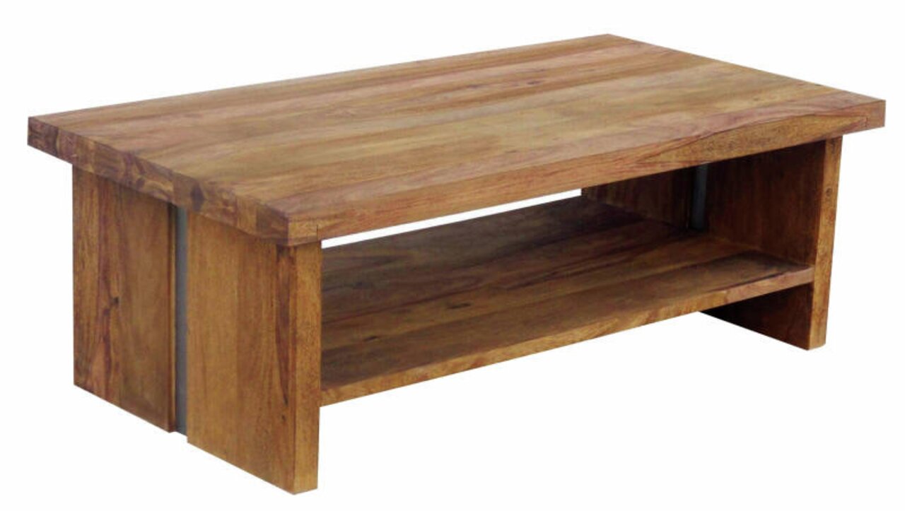Rechteckiger Couchtisch aus Holz mit zusätzlicher Ablagefläche, seitliche Perspektive