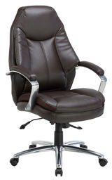 Ergonomischer Chefsessel aus braunem Leder mit verchromten Armlehnen und Rollen, seitliche Perspektive