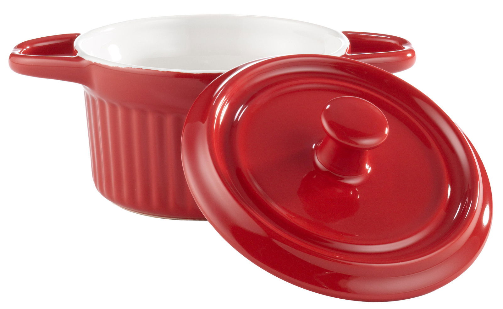 Rote Cocotte mit abgenommenem Deckel, seitliche Perspektive