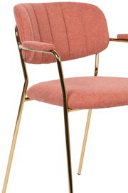 Rosa Armlehnenstuhl mit goldenen Beinen, seitliche Perspektive