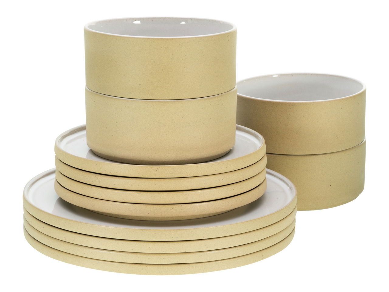 Tellerset Futuro White Sand 12, bestehend aus stapelbaren Tellern und Schalen in sandfarbener Keramik, seitliche Perspektive