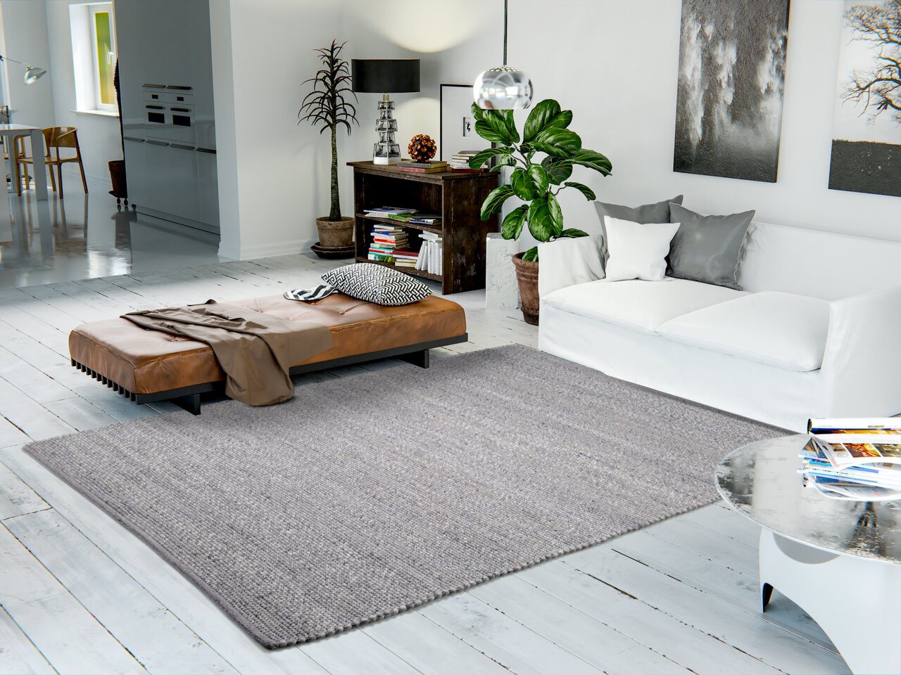 OCI Handweb Teppich FAVORIT Moderner Wohnraum mit einem grauen Handweb Teppich, der auf einem hellen Holzboden liegt. Der Teppich ist zentral im Raum platziert, umgeben von einem weißen Sofa, einem braunen Ledersofa und einem runden Couchtisch. Die Perspektive zeigt den Teppich von