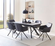 Esszimmer mit modernem Tisch und sechs schwarzen Sesseln, seitliche Perspektive