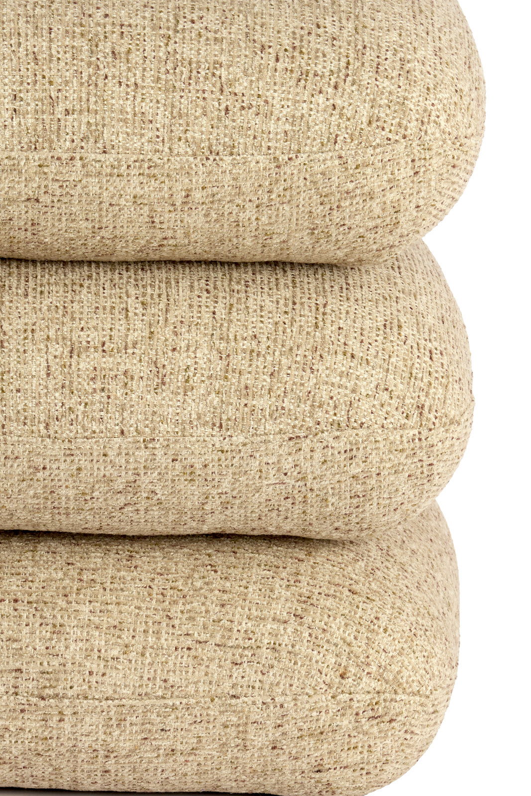 Light&Living Sitzpuff LAURIE Nahaufnahme eines beigen Sitzpuffs mit strukturierter Oberfläche, von der Seite betrachtet.
