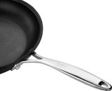 ZWILLING Bratpfanne-Serie FORTE, 20 cm, aus der Vogelperspektive mit silbernem Griff und schwarzer Antihaftbeschichtung.