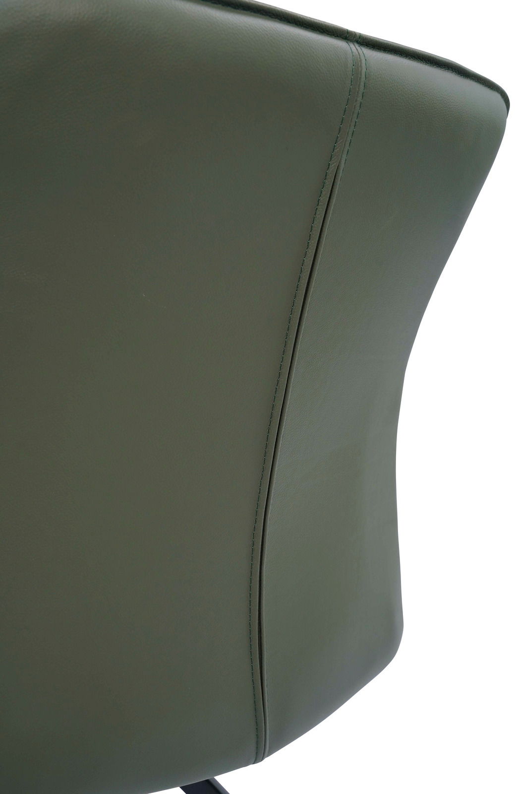 Rückansicht eines grünen Armlehnstuhls mit glatter Lederoberfläche
