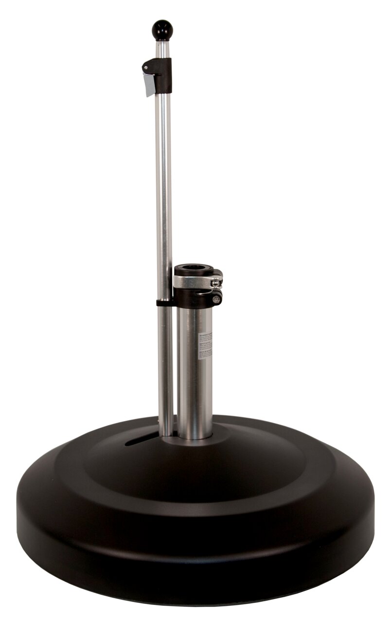 Schwarzer Schirmständer mit silbernem Teleskoprohr, seitliche Perspektive