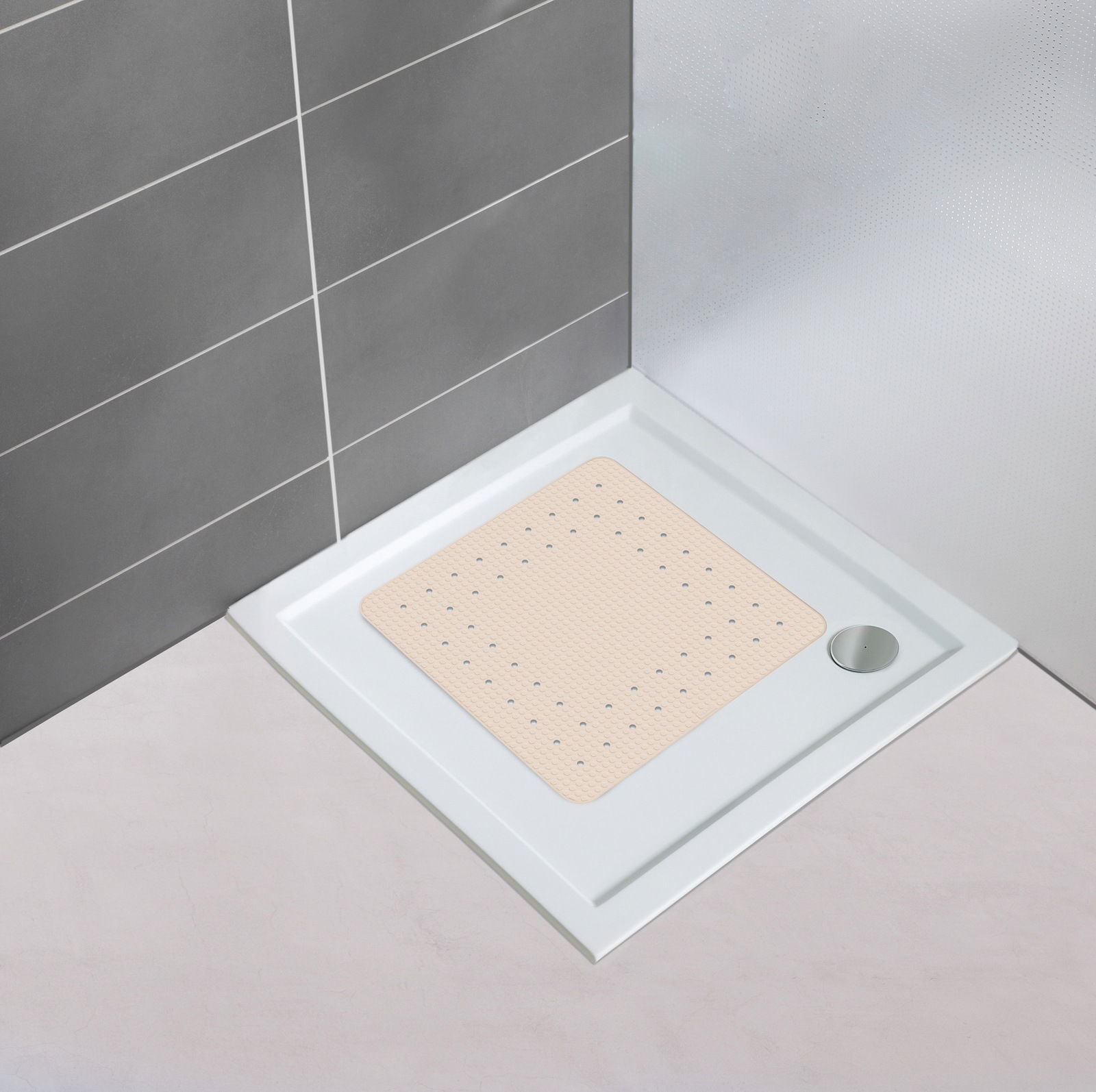 Beige Duscheinlage Mirasol in einer Duschwanne, von oben betrachtet.