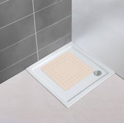 Beige Duscheinlage Mirasol in einer Duschwanne, von oben betrachtet.
