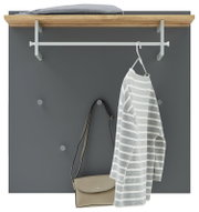 Garderobenpaneel in Frontalansicht mit grauer Rückwand, Holzablage oben, Kleiderstange mit aufgehängtem gestreiftem Pullover und Haken mit Handtasche.