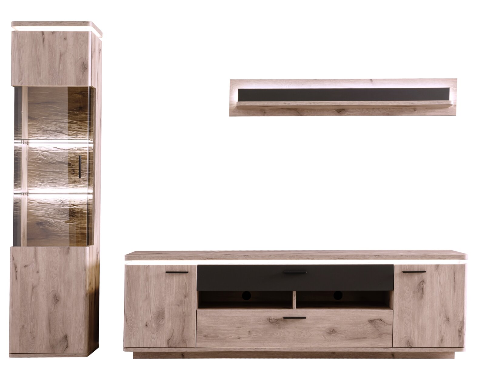 Wandmeubelset in modern design met een lichte houtlook en zwarte fronten: hoge vitrinekast met glazen deur en ledverlichting, tv-lowboard met deuren, lade en open vakken, en een wandplank; vooraanzicht.