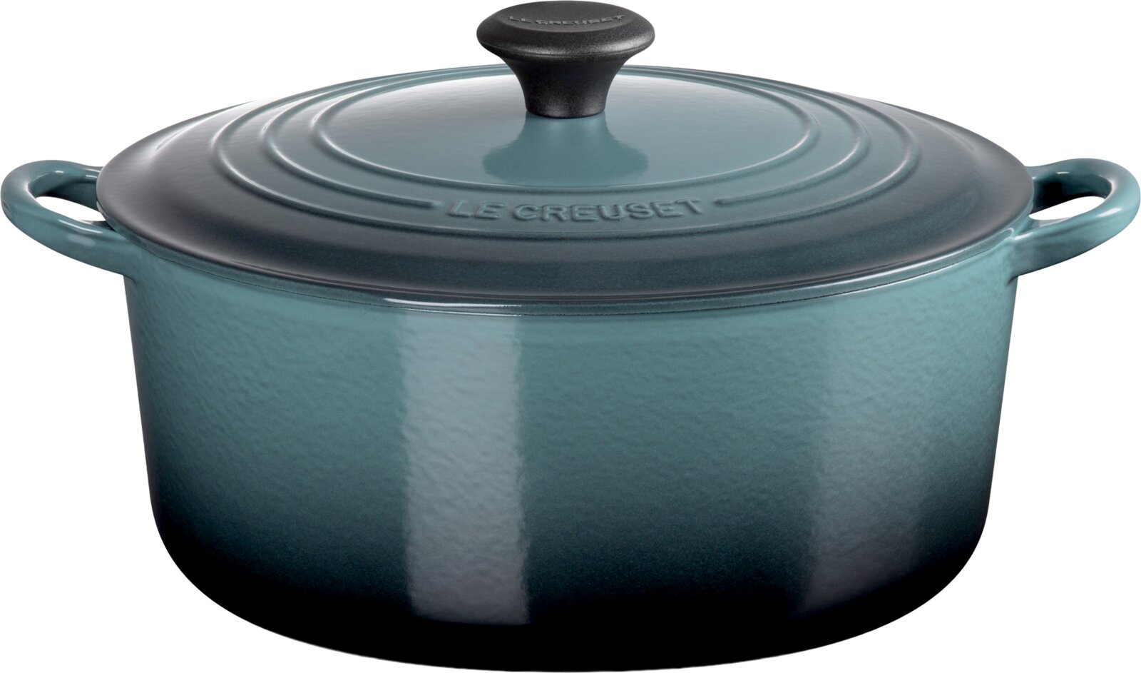 Le Creuset Bräter mit Deckel und zwei Griffen in glänzendem Blaugrün, frontal aus leicht erhöhter Perspektive vor weißem Hintergrund