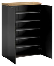 Schuhschrank mit offenen Türen, schwarze Fronten und Holzoberfläche, seitliche Perspektive